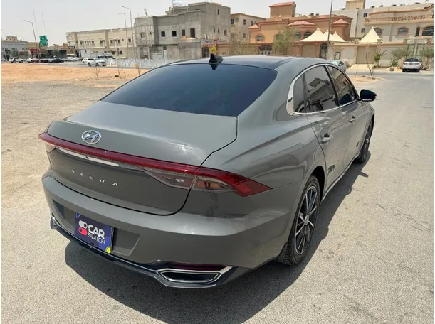Car image 5