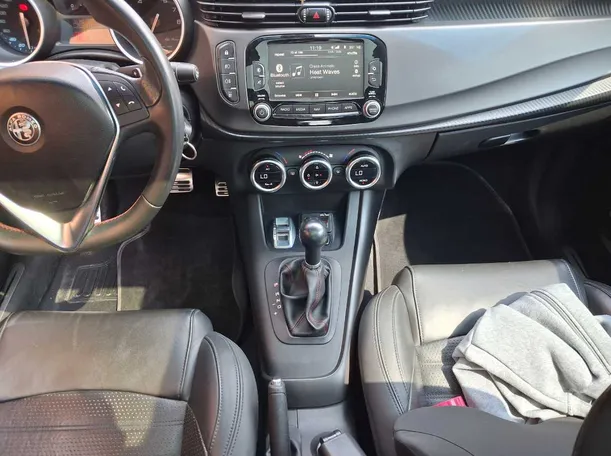 Car image 16