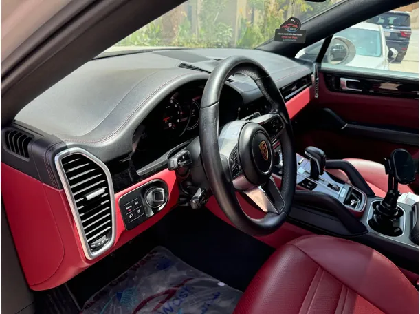 Car image 13