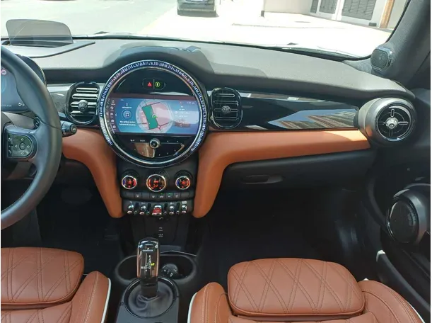 Car image 16
