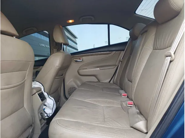 Car image 13
