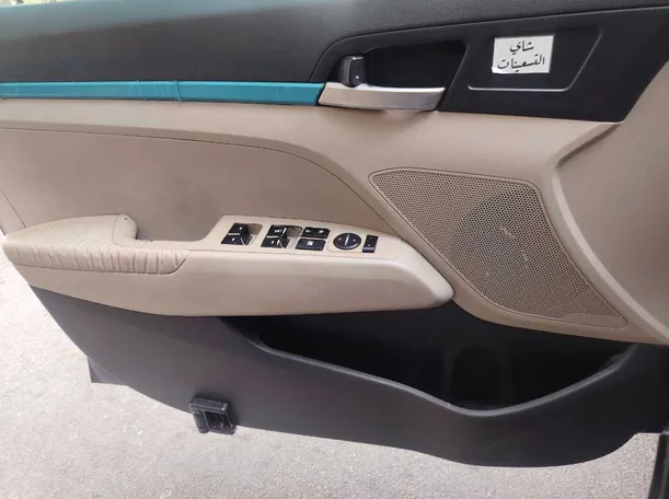 Car image 13