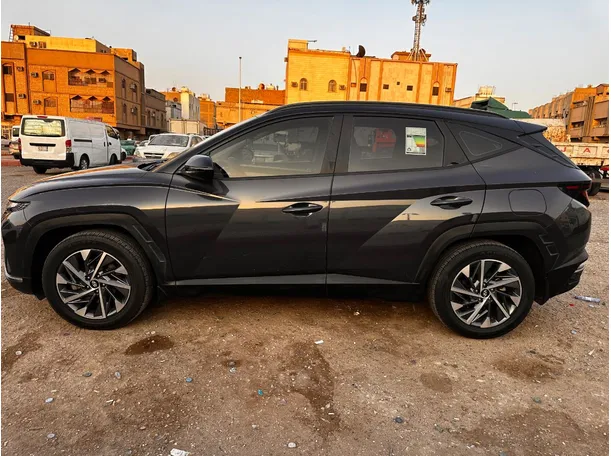 Car image 8
