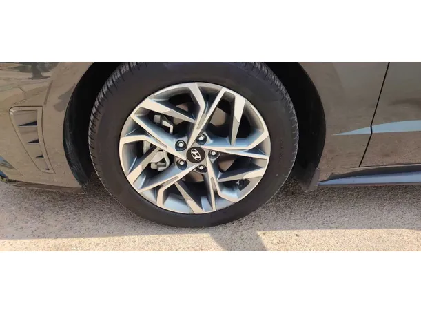 Car image 10