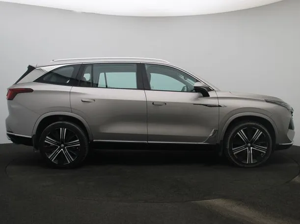 Car image 13