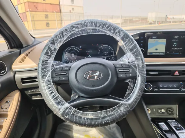 Car image 22