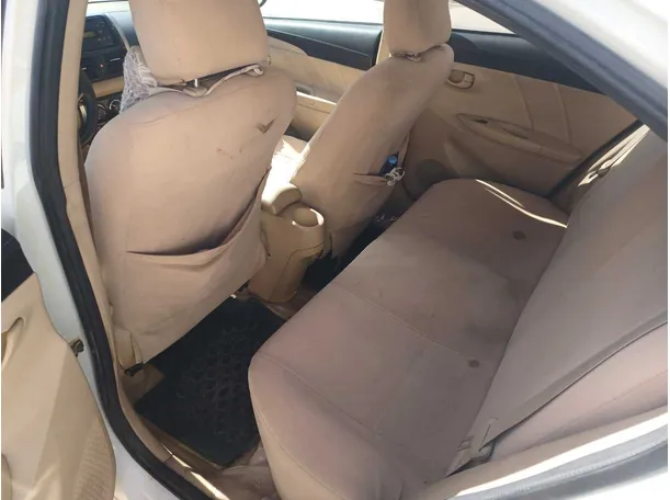 Car image 14