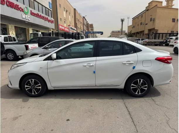 Car image 8