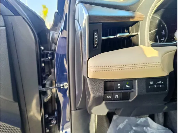 Car image 32