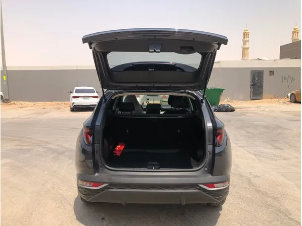 Car image 18