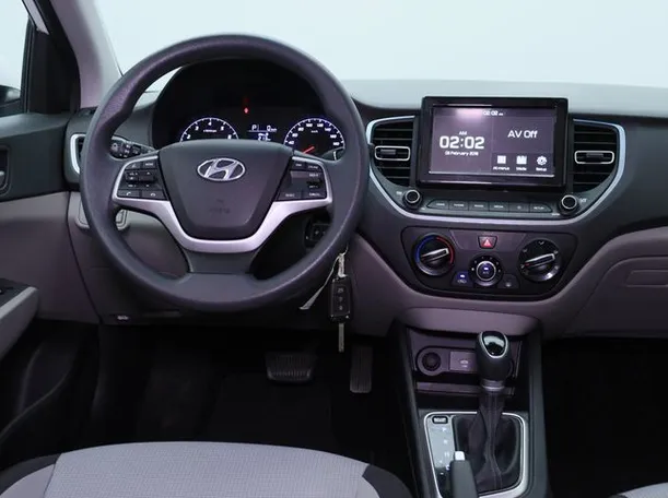 Car image 15