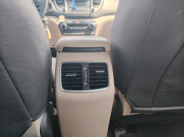 Car image 27