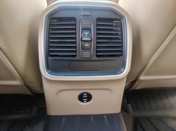 Car image 27