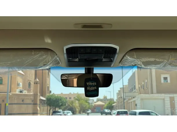 Car image 25