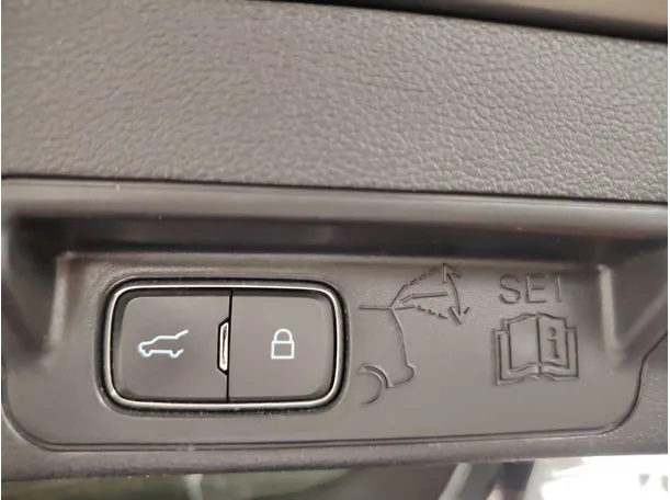 Car image 32