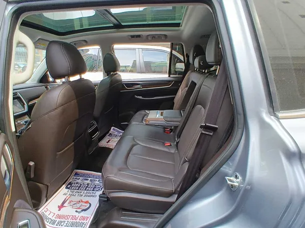 Car image 13