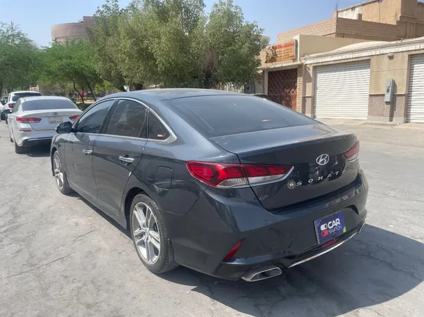 Car image 7