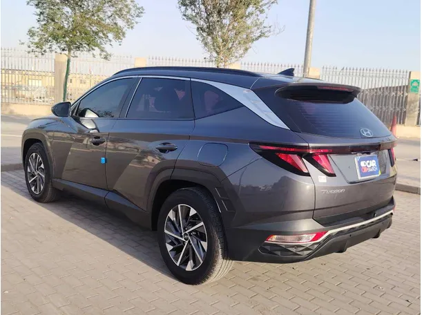 Car image 7