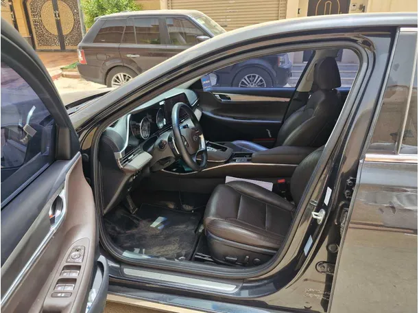 Car image 12