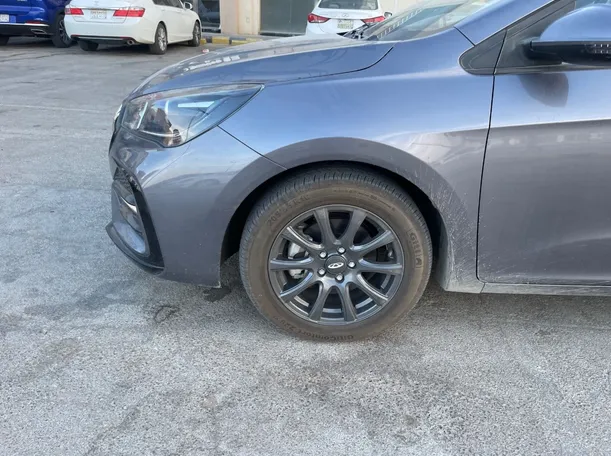 Car image 9