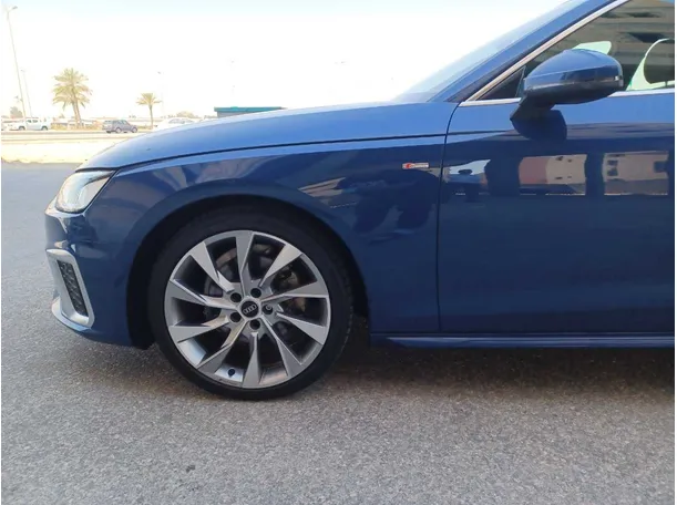 Car image 9
