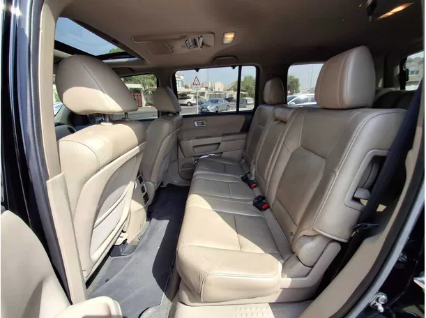 Car image 13