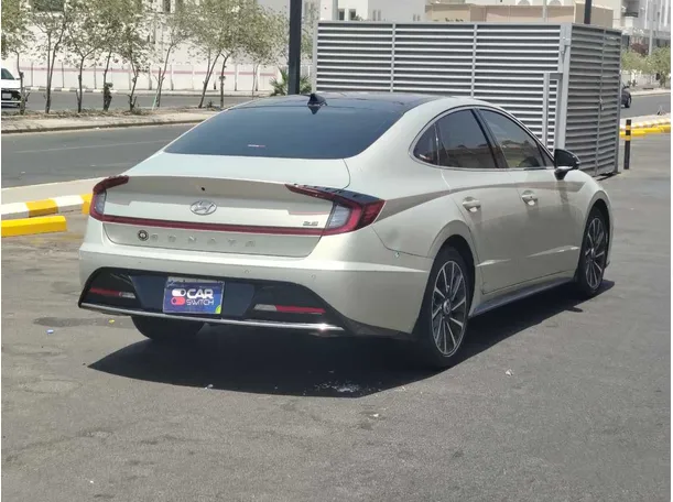 Car image 5