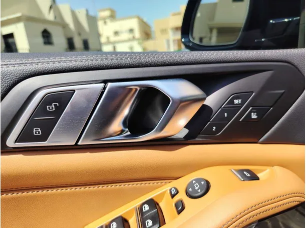 Car image 30
