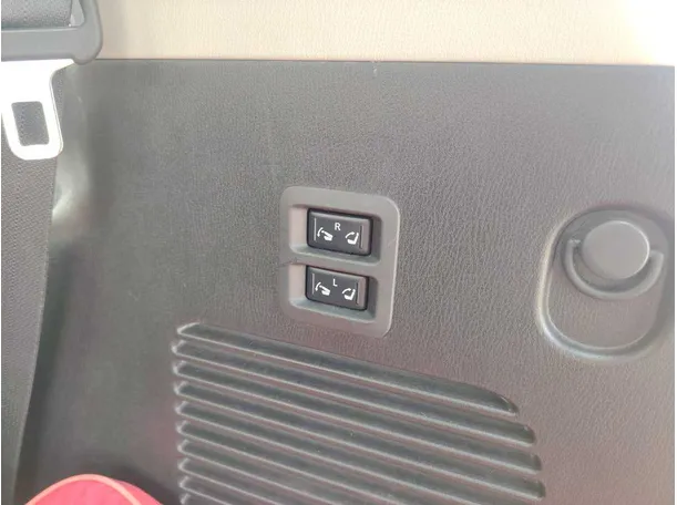 Car image 38