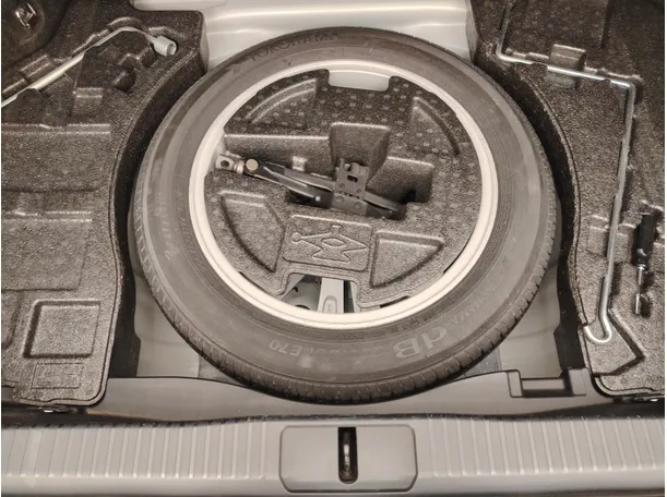 Car image 36