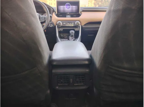 Car image 24
