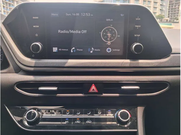 Car image 16