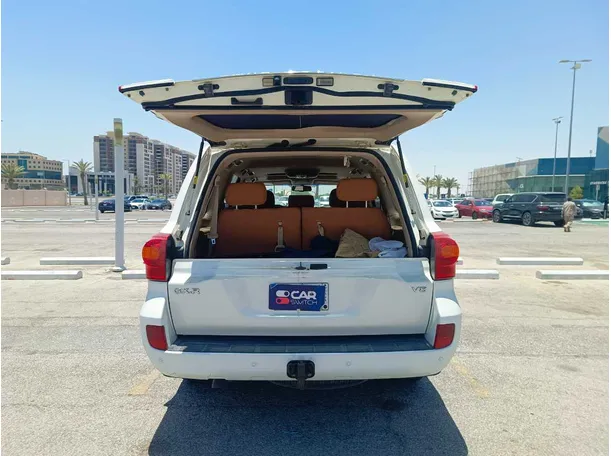 Car image 26
