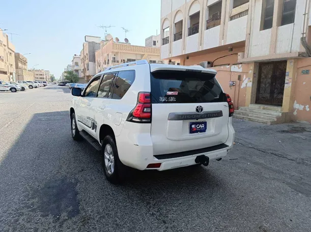 Car image 7