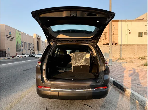 Car image 23