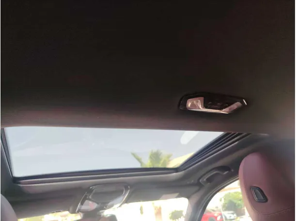 Car image 30
