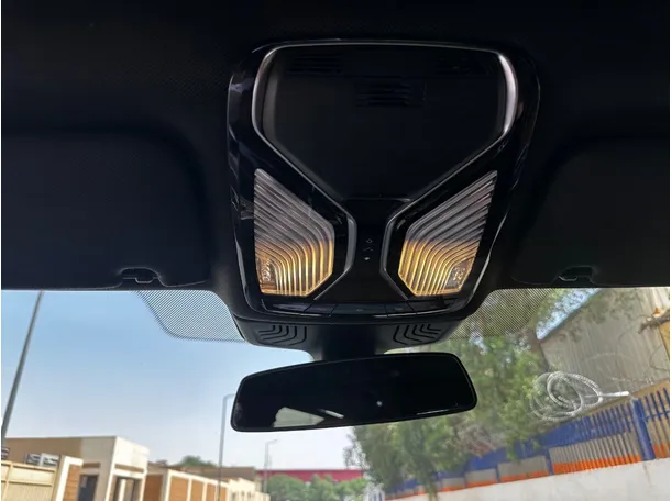 Car image 27