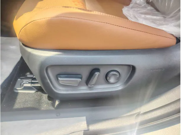 Car image 32