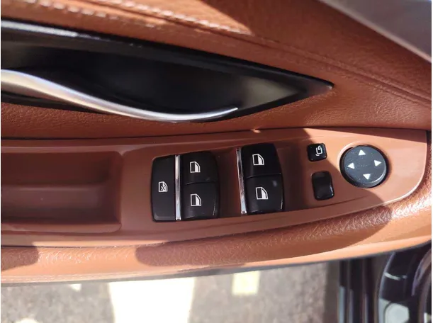 Car image 29