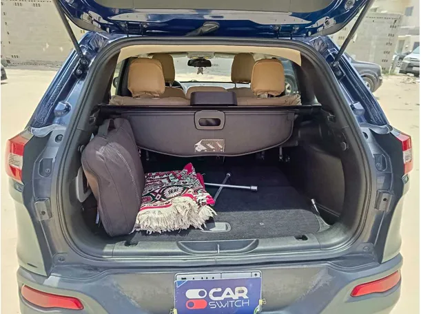 Car image 25