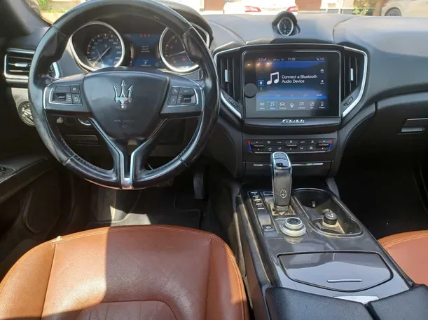 Car image 16