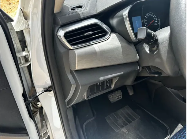 Car image 26