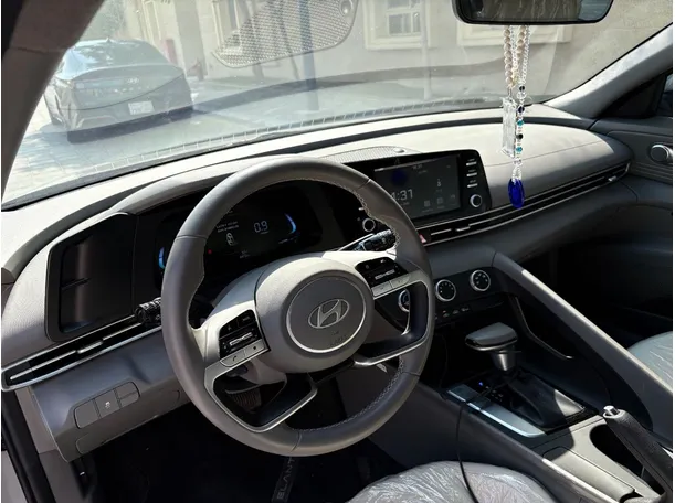 Car image 11