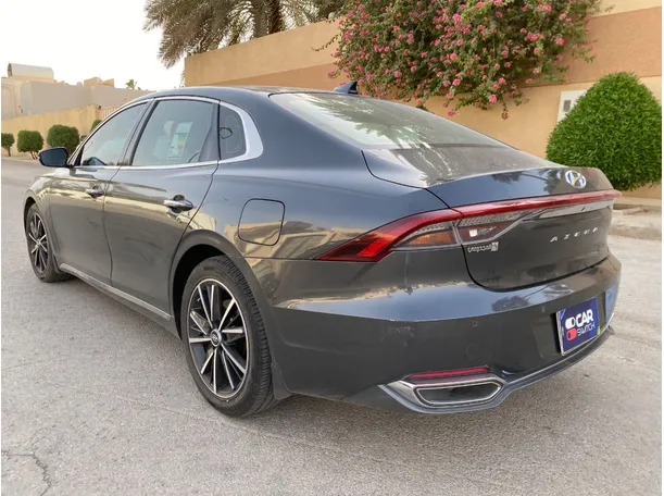 Car image 7