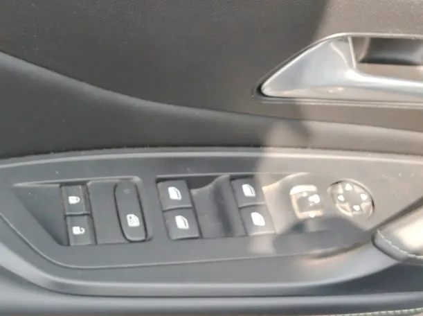 Car image 31