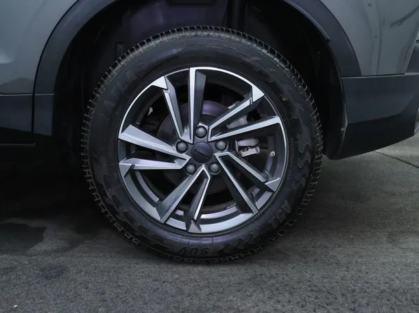 Car image 7