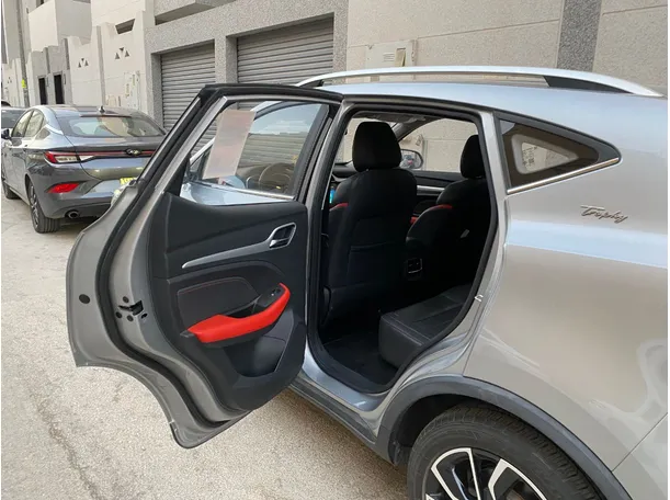 Car image 11