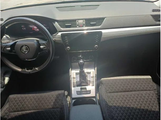 Car image 16