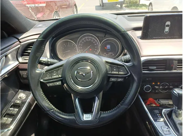 Car image 14