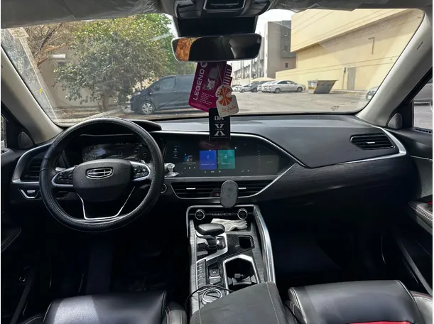 Car image 14
